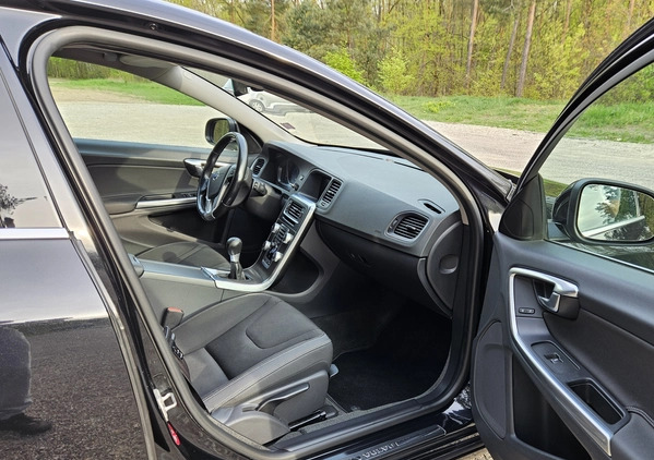 Volvo V60 cena 39900 przebieg: 291000, rok produkcji 2014 z Łomianki małe 529